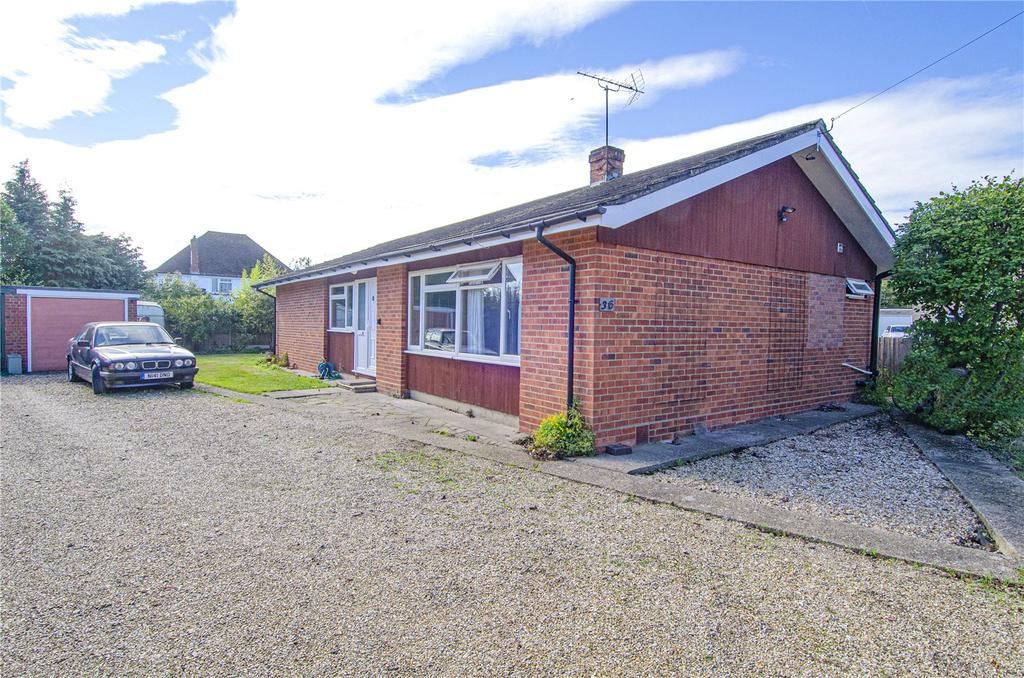 Straight Bit, Flackwell Heath, High... 3 bed bungalow £495,000