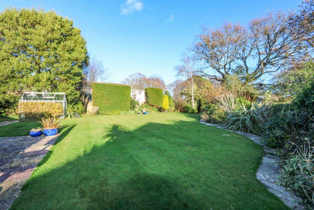 Fernhurst Close, Hayling Island 3 bed detached bungalow £560,000