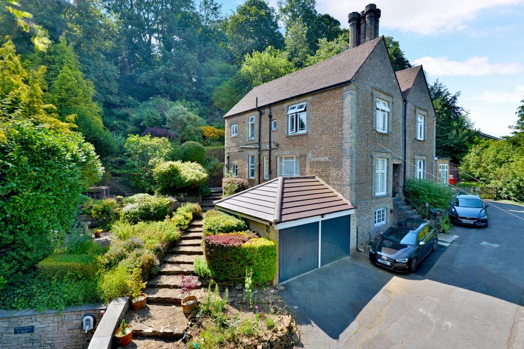 Ockford Road, Godalming, Surrey, GU7 3 bed flat £675,000