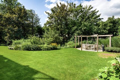 2 bedroom retirement property for sale, Caesars Place, Surrey GU7