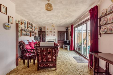 2 Downer Meadow, Godalming, GU7 3SY
