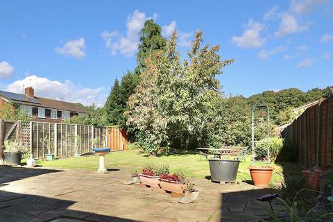 2 Downer Meadow, Godalming, GU7 3SY