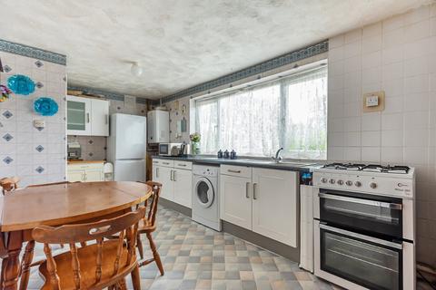 2 Downer Meadow, Godalming, GU7 3SY