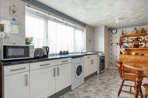 2 Downer Meadow, Godalming, GU7 3SY