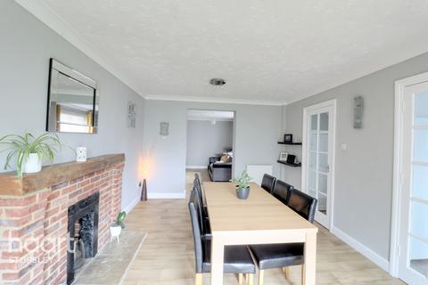 12 Greenriggs, Luton, LU2 9TQ