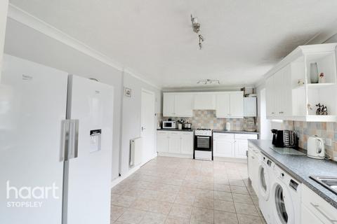 12 Greenriggs, Luton, LU2 9TQ