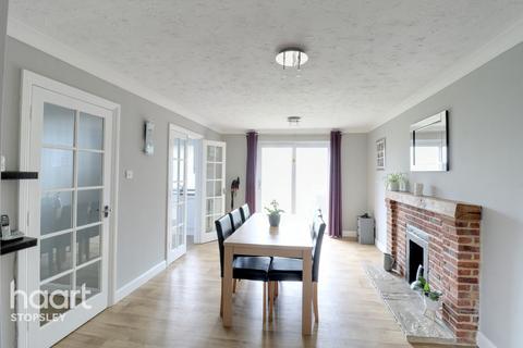 12 Greenriggs, Luton, LU2 9TQ