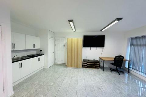 1 bedroom in a house share to rent, Hainault Road, Chigwell, IG7