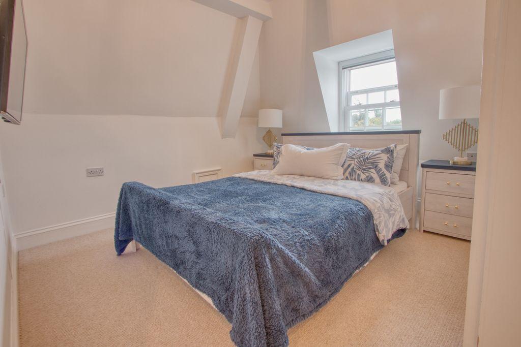 Bedroom 1 (Double)
