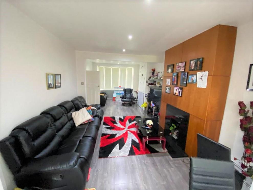 Harlow Road, Rainham, RM13 3 bed house £1,650 pcm (£381 pw)
