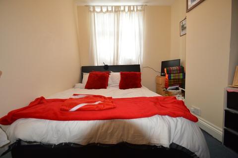 2 bedroom house to rent, Upton Park, Slough, Berkshire, SL1