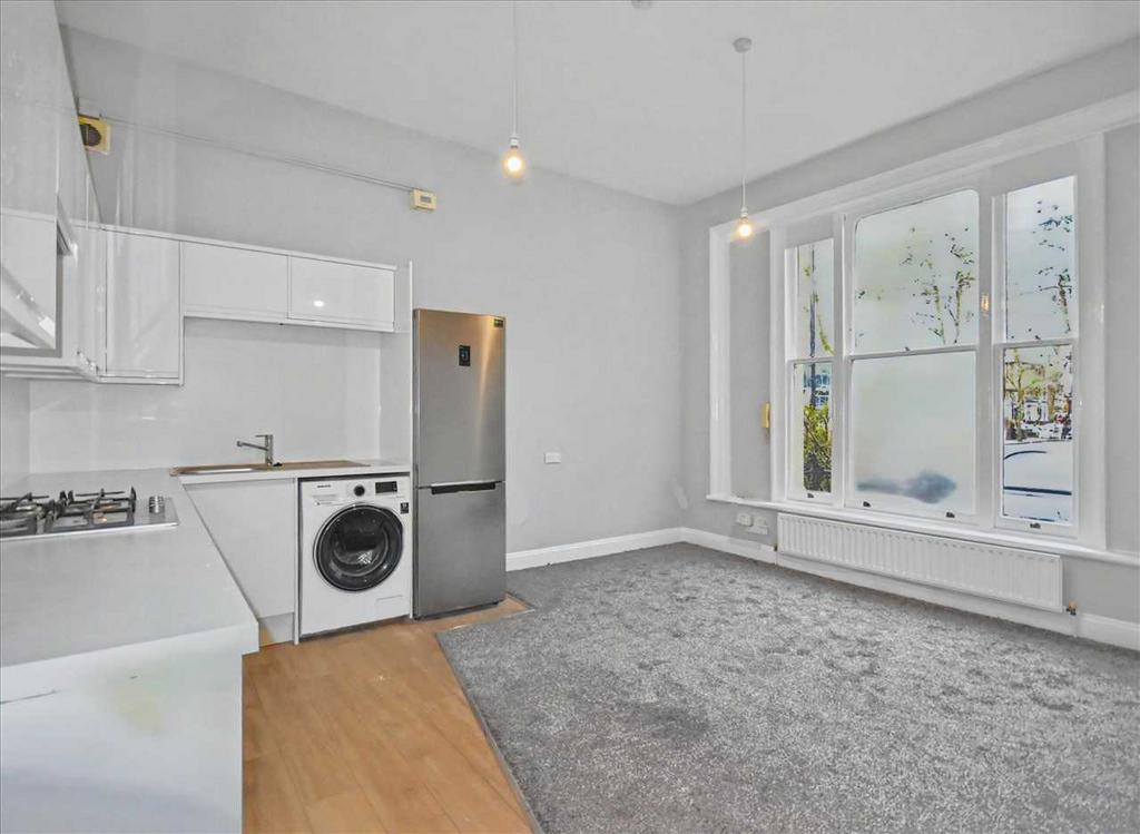 Apartment in Chiswick - View 3