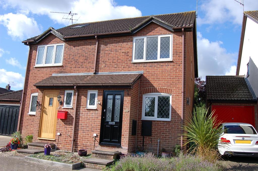 Hawkesworth Drive, Bagshot 2 bed semidetached house £1,350 pcm (£312 pw)