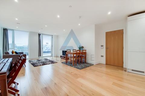 3 bedroom flat to rent, High Street, London E15