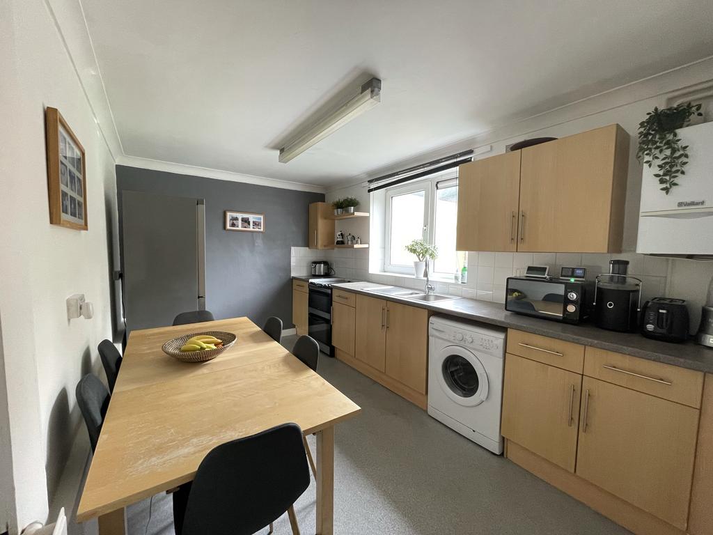 Huntsman Road, Hainault IG6 2 bed terraced house £375,000