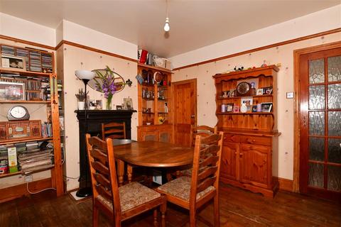 60 Bingham Road, Rochester, ME2 4JJ