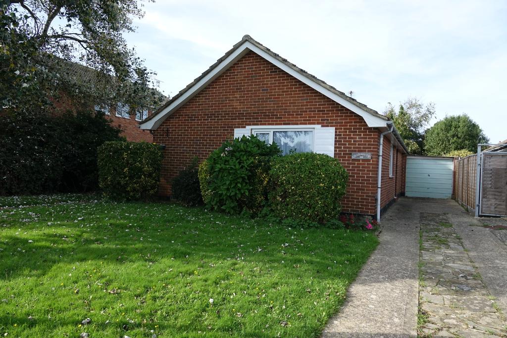 Sunnymead Drive, Selsey 3 bed detached bungalow £350,000
