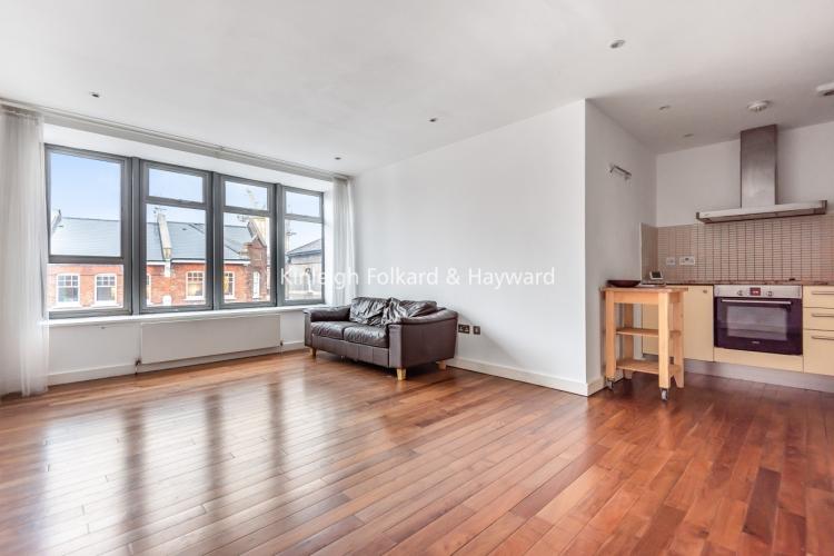 The Broadway London N8 2 bed flat £1,650 pcm (£381 pw)