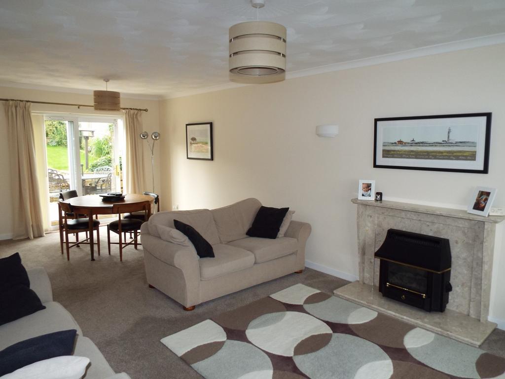 64 Gowerton Road, Penclawdd, Swansea... 3 bed detached house £329,950