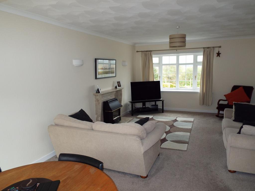 64 Gowerton Road, Penclawdd, Swansea... 3 bed detached house £329,950