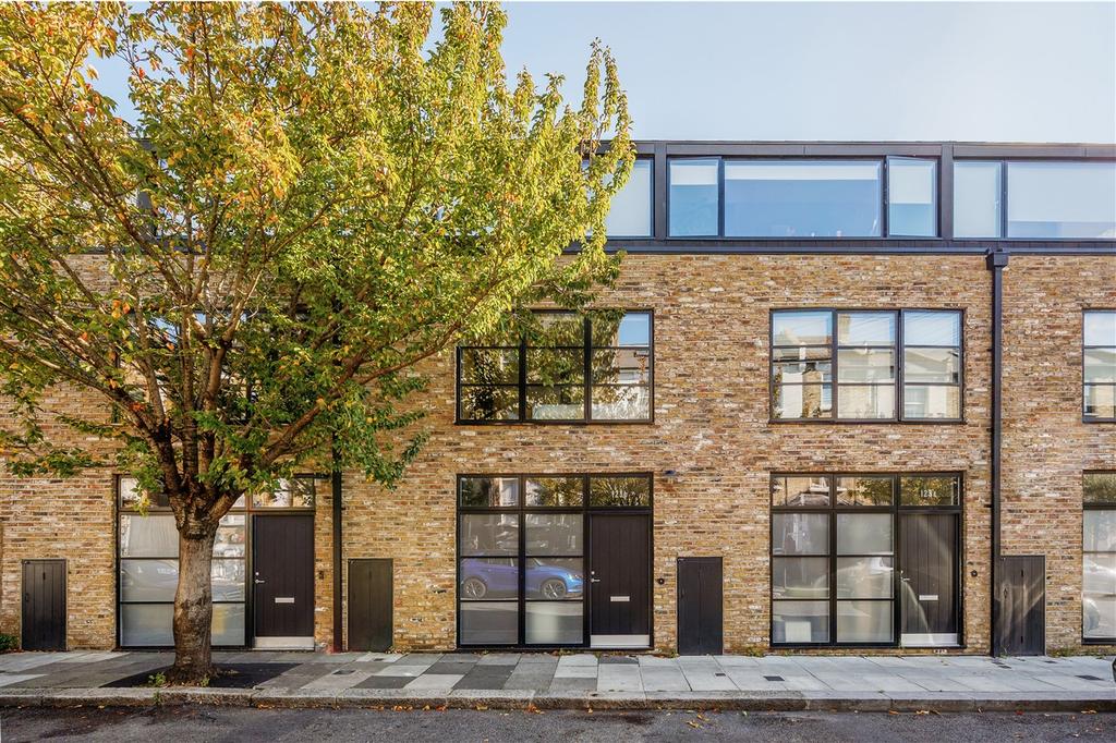 Godolphin Road, Shepherd's Bush W12 2 bed property £2,167 pcm (£500 pw)