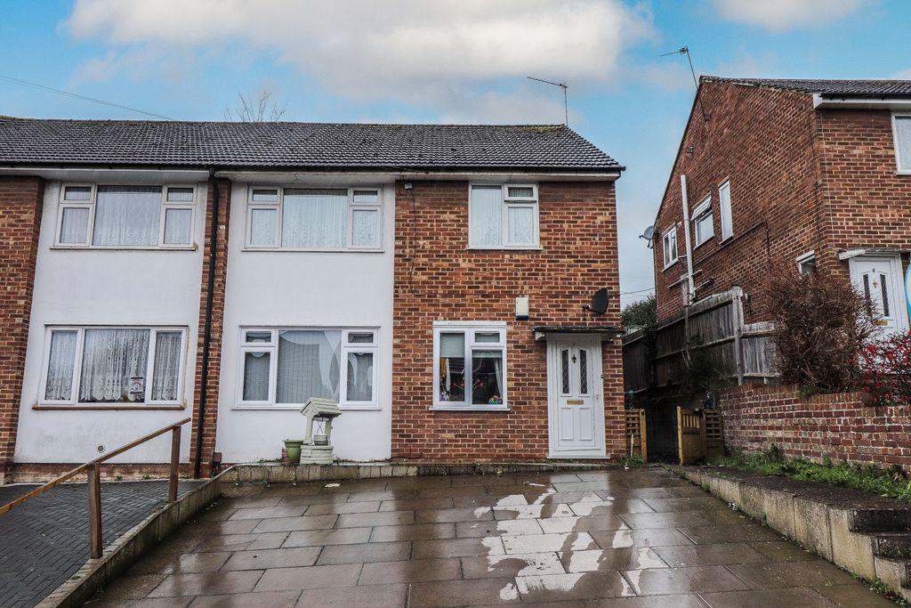 Elaine Avenue, Strood, Rochester ME2 2YR 2 bed flat £850 pcm (£196 pw)