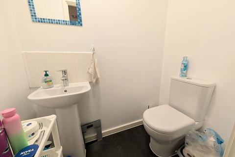 2 bedroom end of terrace house to rent, Lily Close, Burton Latimer, NN15