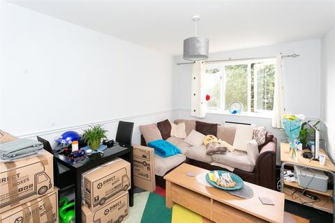 1 bedroom apartment to rent - Courtlands Close, Watford, WD24