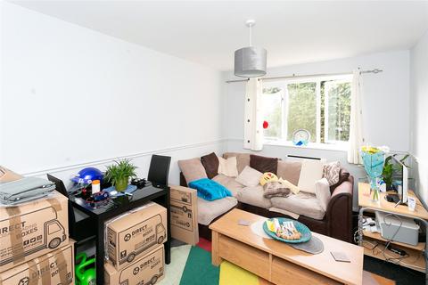 1 bedroom apartment to rent, Courtlands Close, Watford, WD24