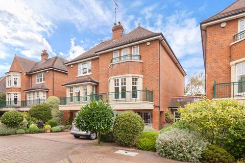 5 bedroom semi-detached house to rent, Mountview Close, Hampstead NW11