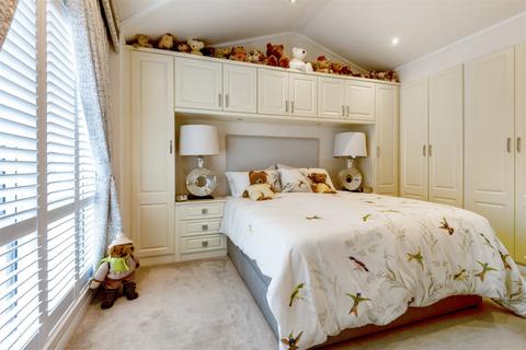 2 bedroom park home for sale - Petty Char Court, Coneyhurst Road, Billingshurst, RH14