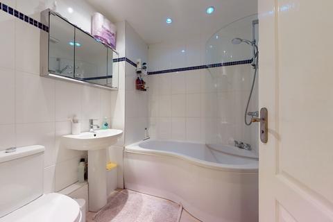 8 Arborfield Close, London, SW2 3NX