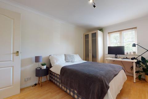 8 Arborfield Close, London, SW2 3NX
