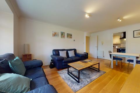 8 Arborfield Close, London, SW2 3NX