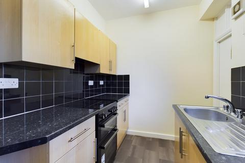 3 bedroom flat to rent, Strand Parade, Worthing