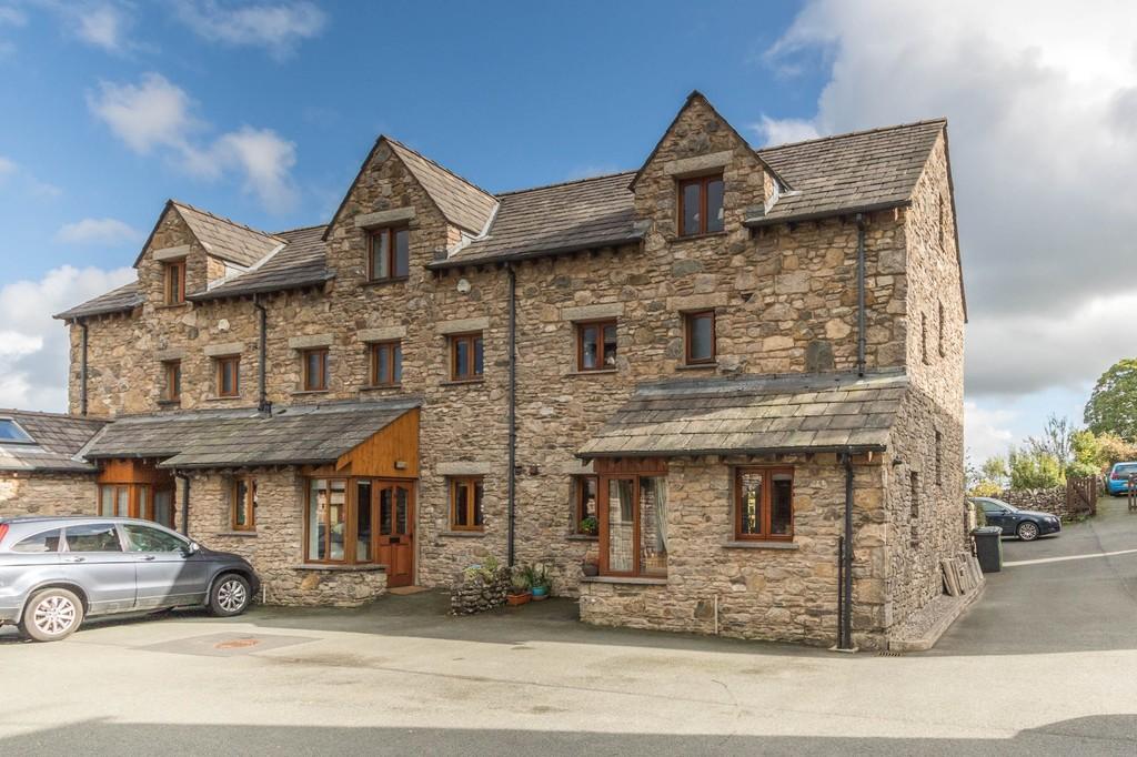 7 Helsfell Hall, Windermere Road, Kendal 4 bed end of terrace house £