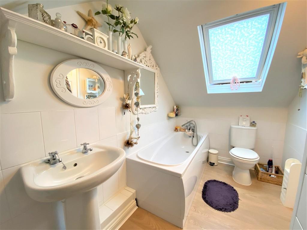 Master en suite bathroom