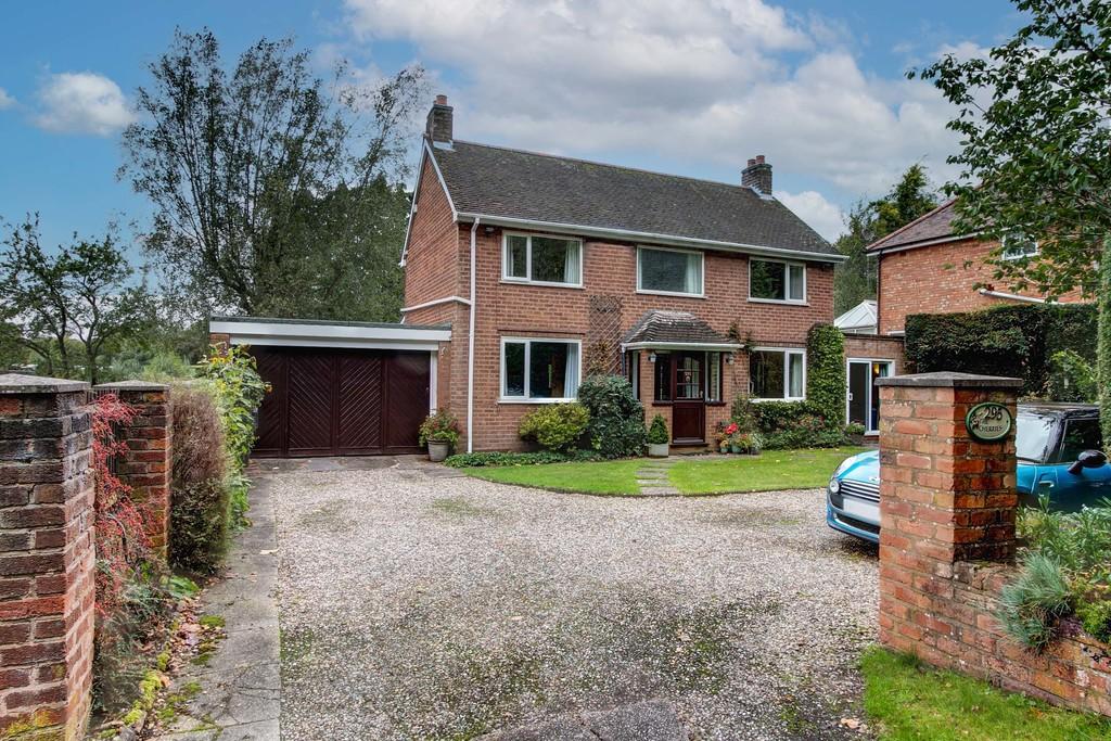 Old Birmingham Road, Marlbrook, Bromsgrove, B60 1HQ 3 bed detached