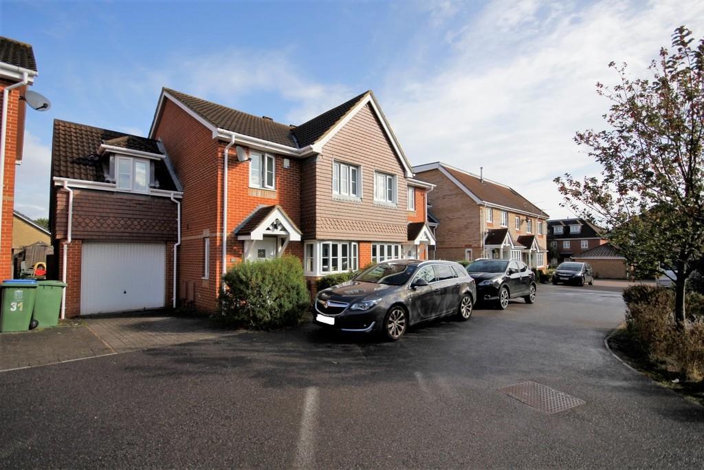 Park Cottage Drive, Titchfield Park 4 bed semidetached house £310,000