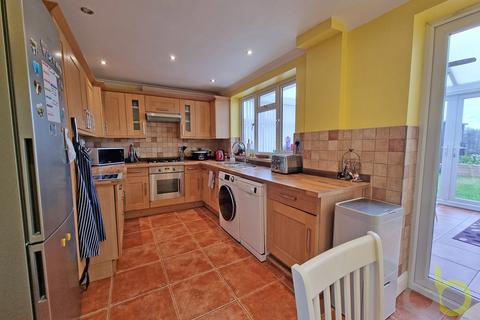 104 Erriff Drive, South Ockendon, RM15 5AY