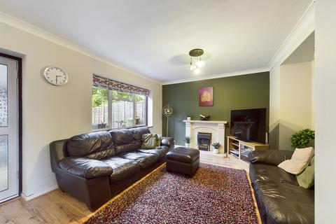14 Cleves Way, Ruislip, HA4 9QB