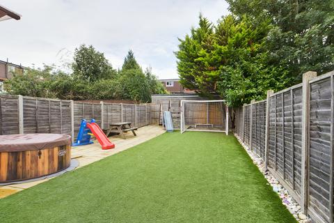 14 Cleves Way, Ruislip, HA4 9QB