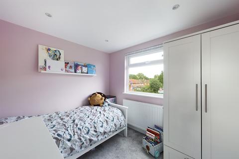 14 Cleves Way, Ruislip, HA4 9QB