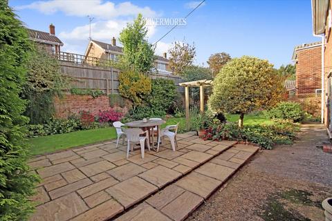 18 Cedar Drive, Sutton At Hone, Dartford, DA4 9EN