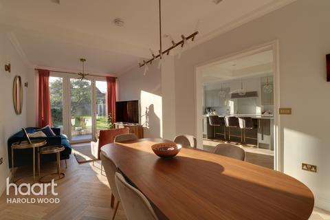 11 Athelstan Road, Romford, RM3 0QB
