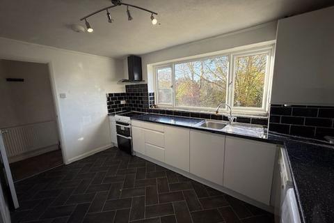 3 bedroom terraced house to rent, Albert Road, Warlingham