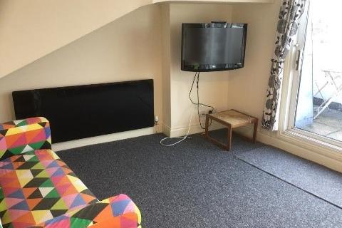 3 bedroom apartment to rent, Suffolk Road, Cheltenham