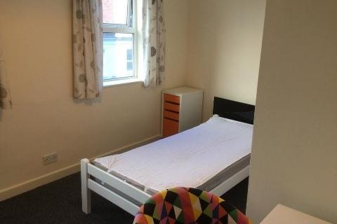3 bedroom apartment to rent, Suffolk Road, Cheltenham