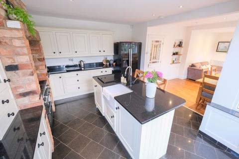 73 Banners Gate Road, Sutton Coldfield, B73 6TY