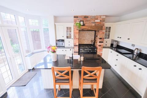 73 Banners Gate Road, Sutton Coldfield, B73 6TY